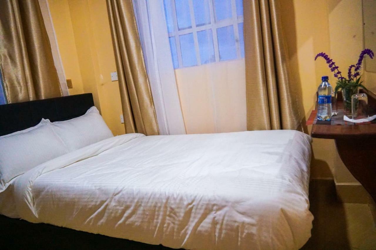 Kentania Hotel Nakuru Zewnętrze zdjęcie